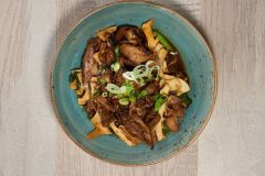 La-Olla-de-Sichuan-pato-salteado-al-wok