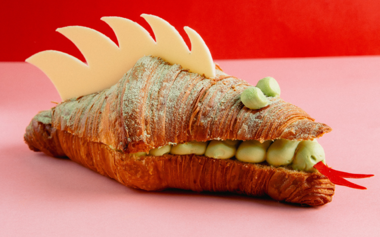 El Croissant de Brunells de viste de Dragón para Sant Jordi