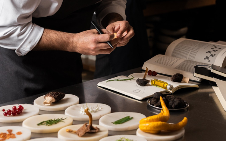 Crudo presenta un ciclo de formación en alta cocina plant-based en el laboratorio de Fronda Pasaje