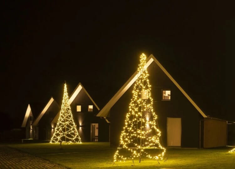 asta de navidad iluminada arbol