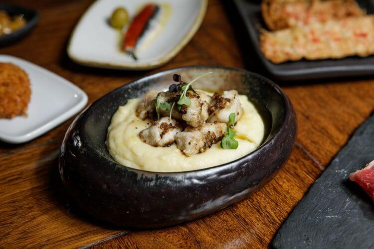 salteado de pescado blanco con trufa negra salteado de pescado blanco con trufa negra