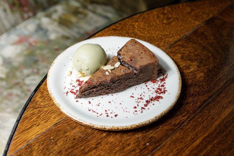 tarta de chocolate con helado tarta de chocolate con helado