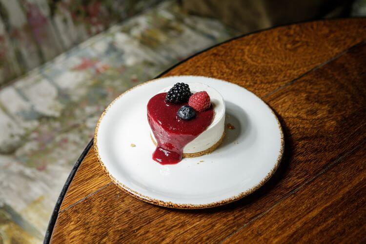 tarta de queso new york con frutos del bosque tarta de queso new york con frutos del bosque