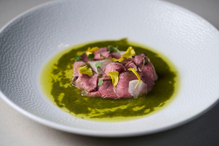 Casa Marcial presa Cinco Jotas, mantequilla codium y encurtidos Casa Marcial presa Cinco Jotas, mantequilla codium y encurtidos