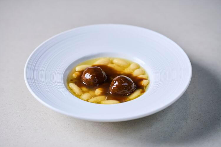 Casa Marcial fabes estofadas y albóndigas Cinco Jotas Casa Marcial fabes estofadas y albóndigas Cinco Jotas