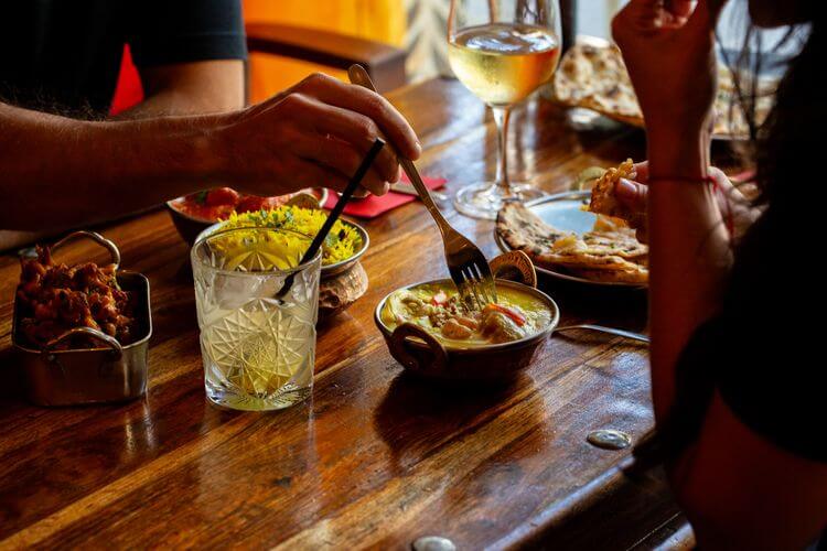 Mayura invita a celebrar el amor con un menú de película inspirado en Bollywood Mayura invita a celebrar el amor con un menú de película inspirado en Bollywood