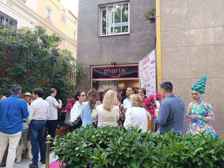 MARÍA BARCELONA PELUQUERÍAS CELEBRA EL 25 ANIVERSARIO DE SU EMBLEMÁTICO SALÓN DE BELLEZA BONANOVA MARÍA BARCELONA PELUQUERÍAS CELEBRA EL 25 ANIVERSARIO DE SU EMBLEMÁTICO SALÓN DE BELLEZA BONANOVA