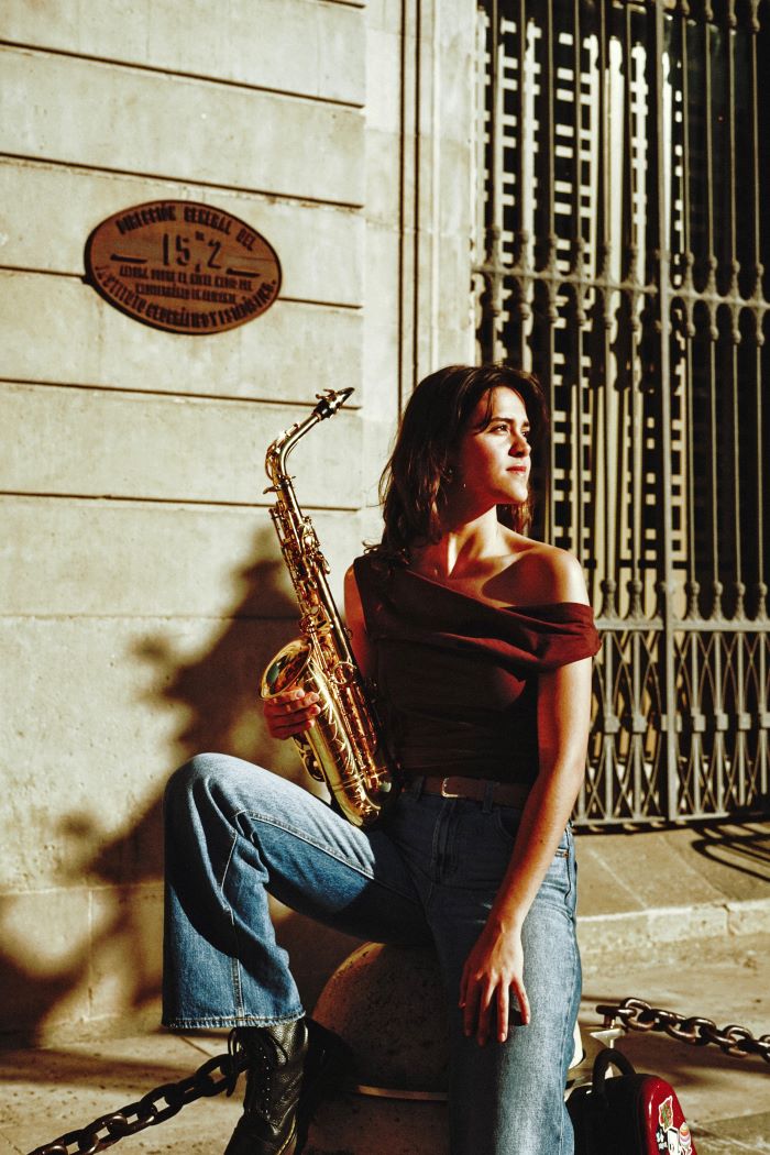 Alba Ruiz Torres presenta “Beauty in You”, una canción sobre la amistad y la belleza de acompañarse